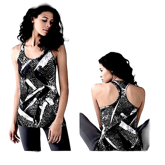 🆕🔥RARE11 LULULEMON ATHLETICA SUPER CUTE TANK BLACK&WHITE MSRP THIS STYLE 125$ - Picture 3 of 15